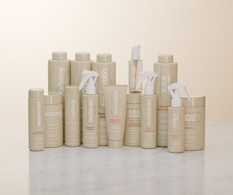 Linha profissional Nátylla Work Line com Carbony, Bio.Keratin, S.O.S Neutralizz e Banho de Ouro para salões